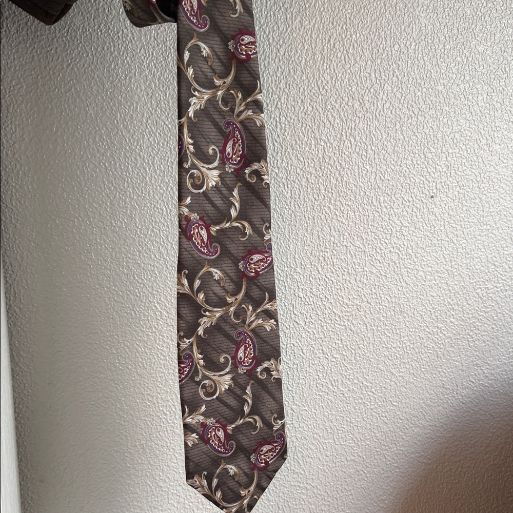 Elegant Paisley Men's Tie